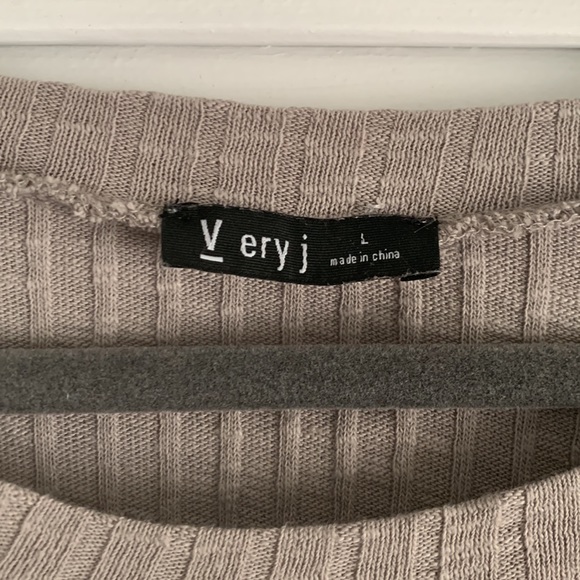 V ery J unusual, funky top - Picture 3 of 6